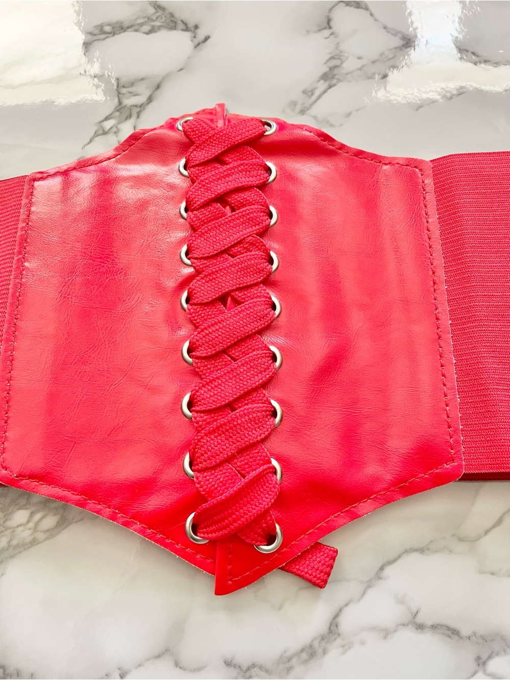 New red adjustable corset belt - Picture 2 of 3